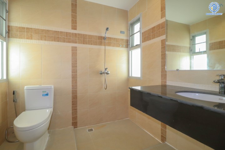 บ้านมือสองตกแต่งใหม่ ม.ศุภาลัยพาร์ควิลล์ พหลโยธิน-รามอินทรา หลังมุม! เนื้อที่เยอะ 67.8 ตร.ว. พื้นที่ใช้สอยกว้างขวางถึง 226.2 ตร.ม. ฟังชัน 3 ห้องนอน 4 ห้องน้ำ 1 ห้องแม่บ้าน 2 ที่จอดรถ บนทำเลศักยภาพ 9 นาทีถึงรถไฟฟ้าสายสีเขียว "สถานีพหลโยธิน 59" และทางด่วน "รามอินทรา-อาจณรงค์"